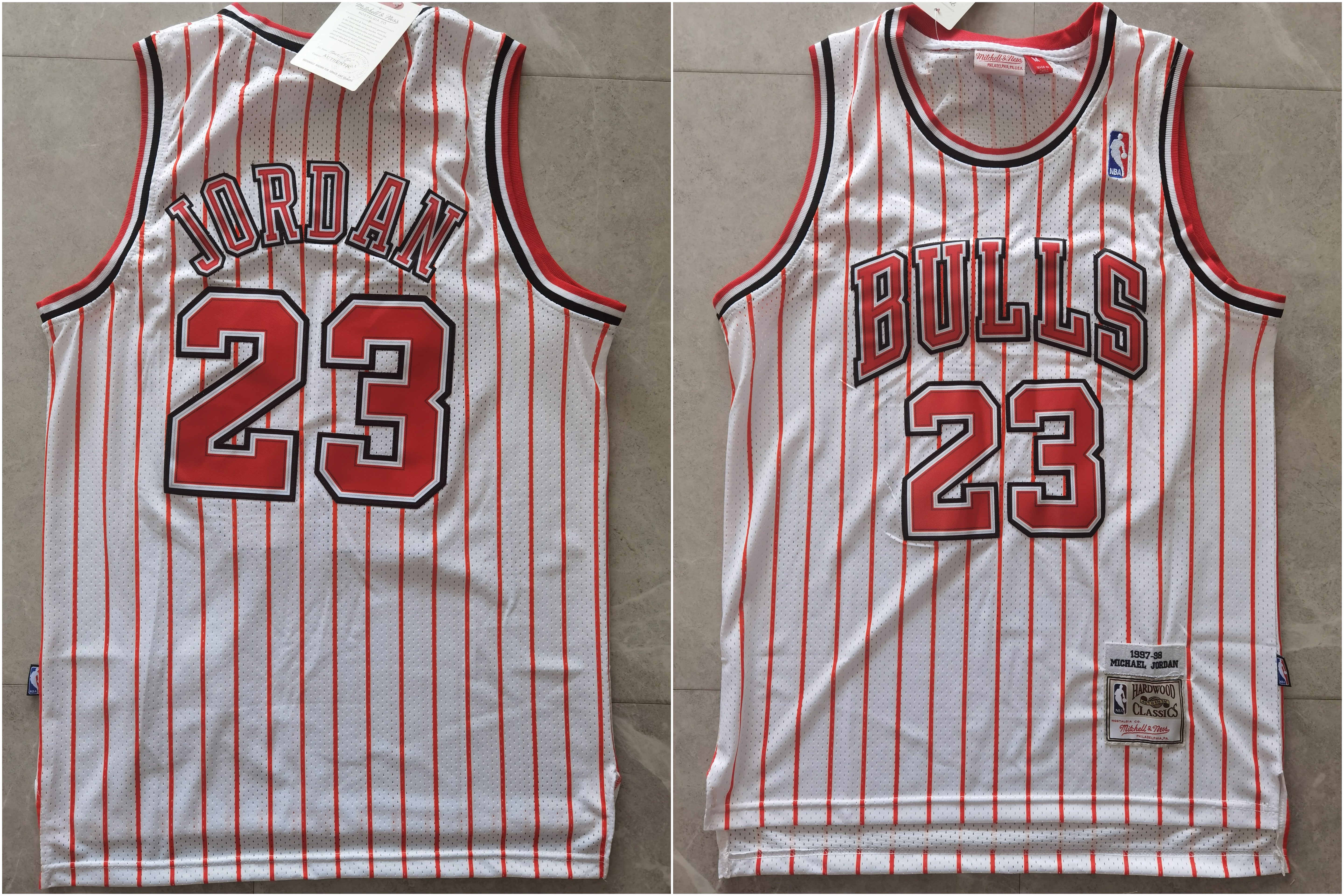 Michael Jordan Chicago Bulls white jersey