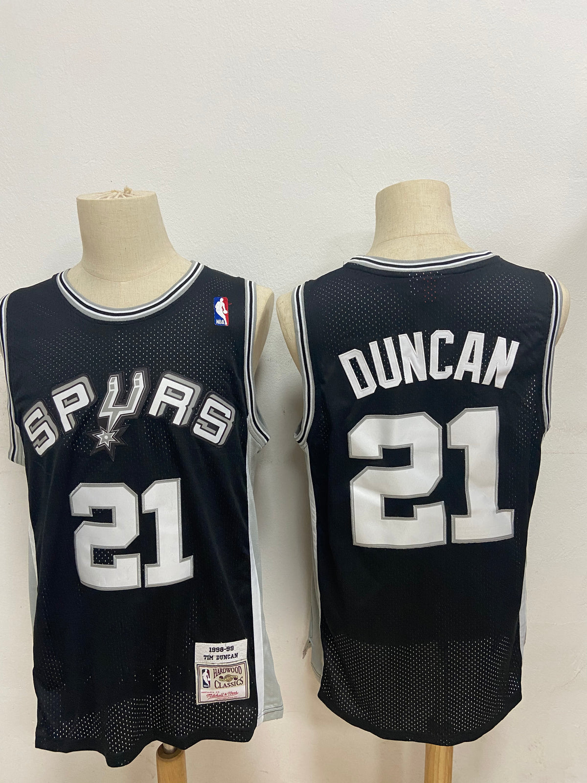 Tim Duncan San Antonio Spurs black jersey