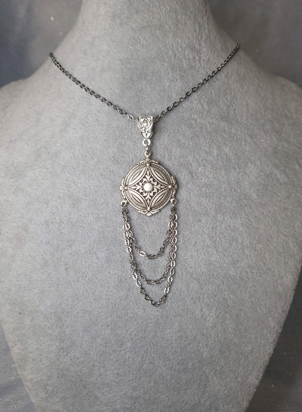 Viking Raven Necklace - Raven Head Viking Chain: Bronze Norse Necklace Replica