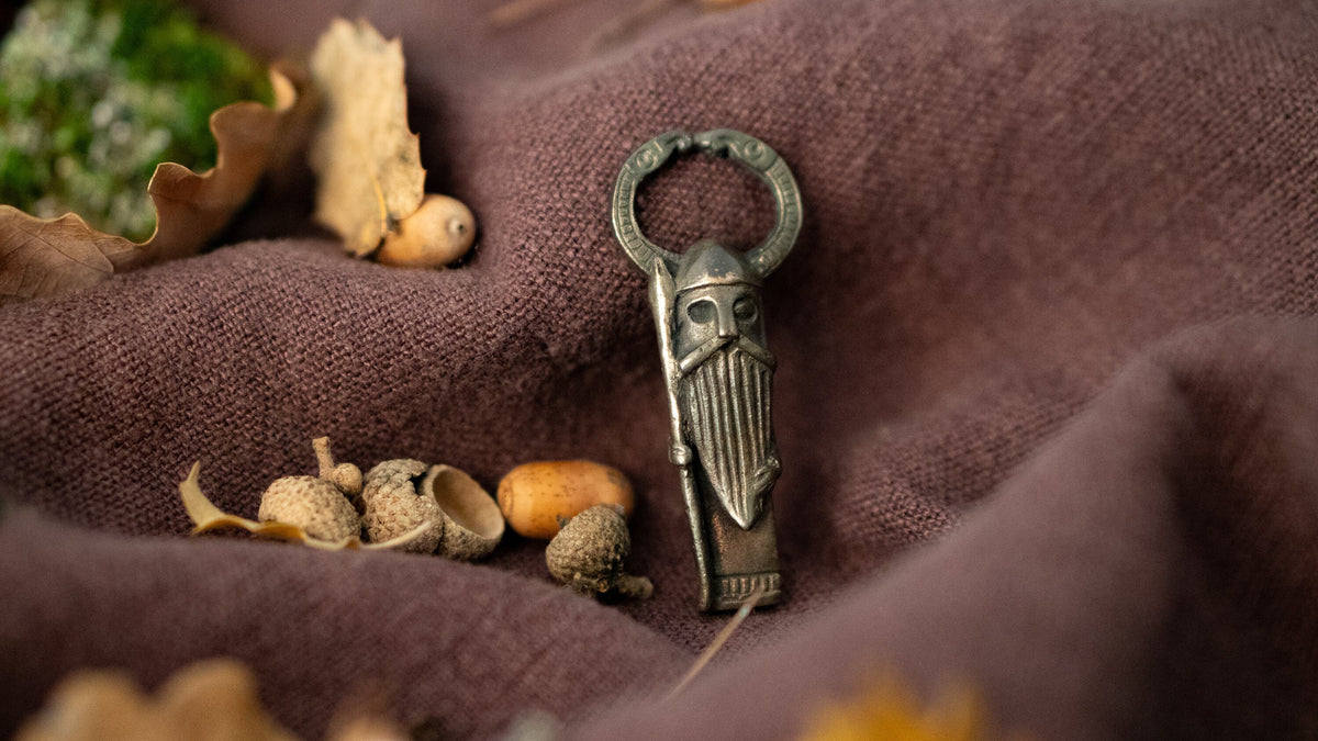 Viking Odin Necklace - Odin Norse myths inspired bronze pendant Viking Pagan amulett - Odinn