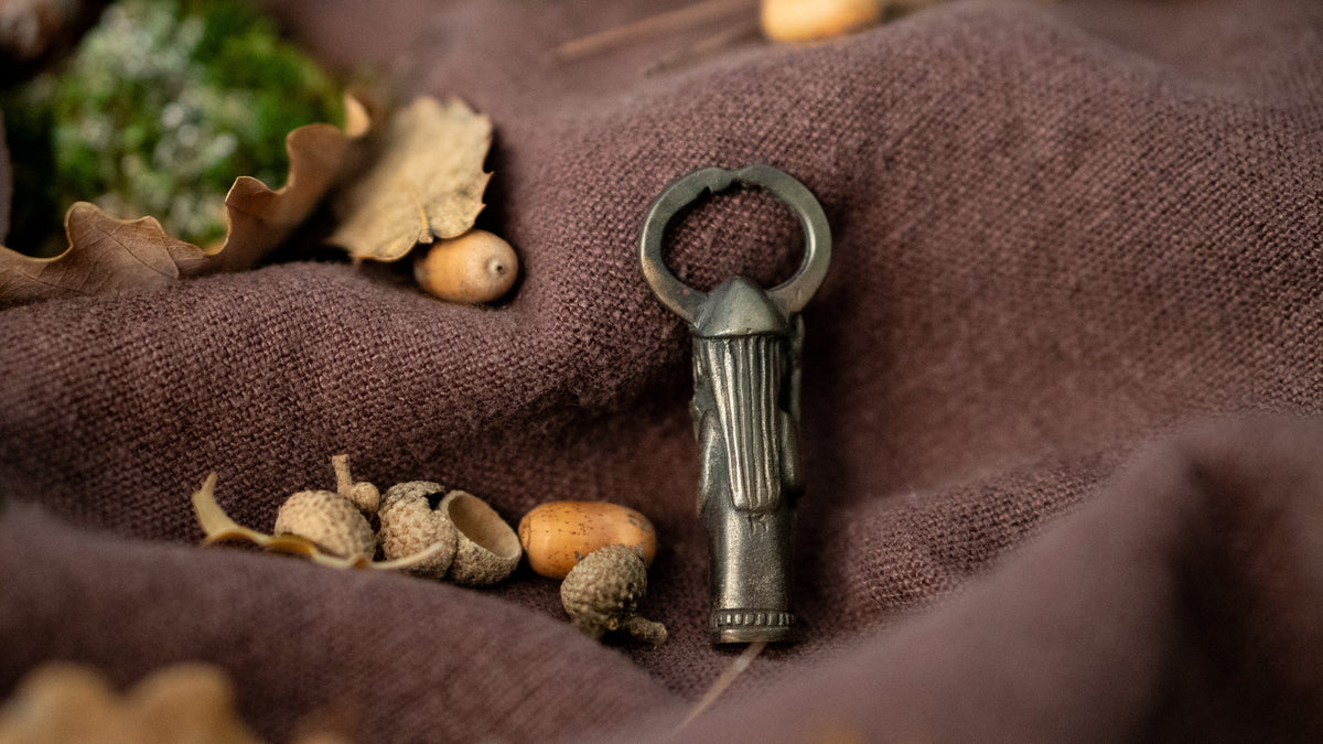 Viking Odin Necklace - Odin Norse myths inspired bronze pendant Viking Pagan amulett - Odinn
