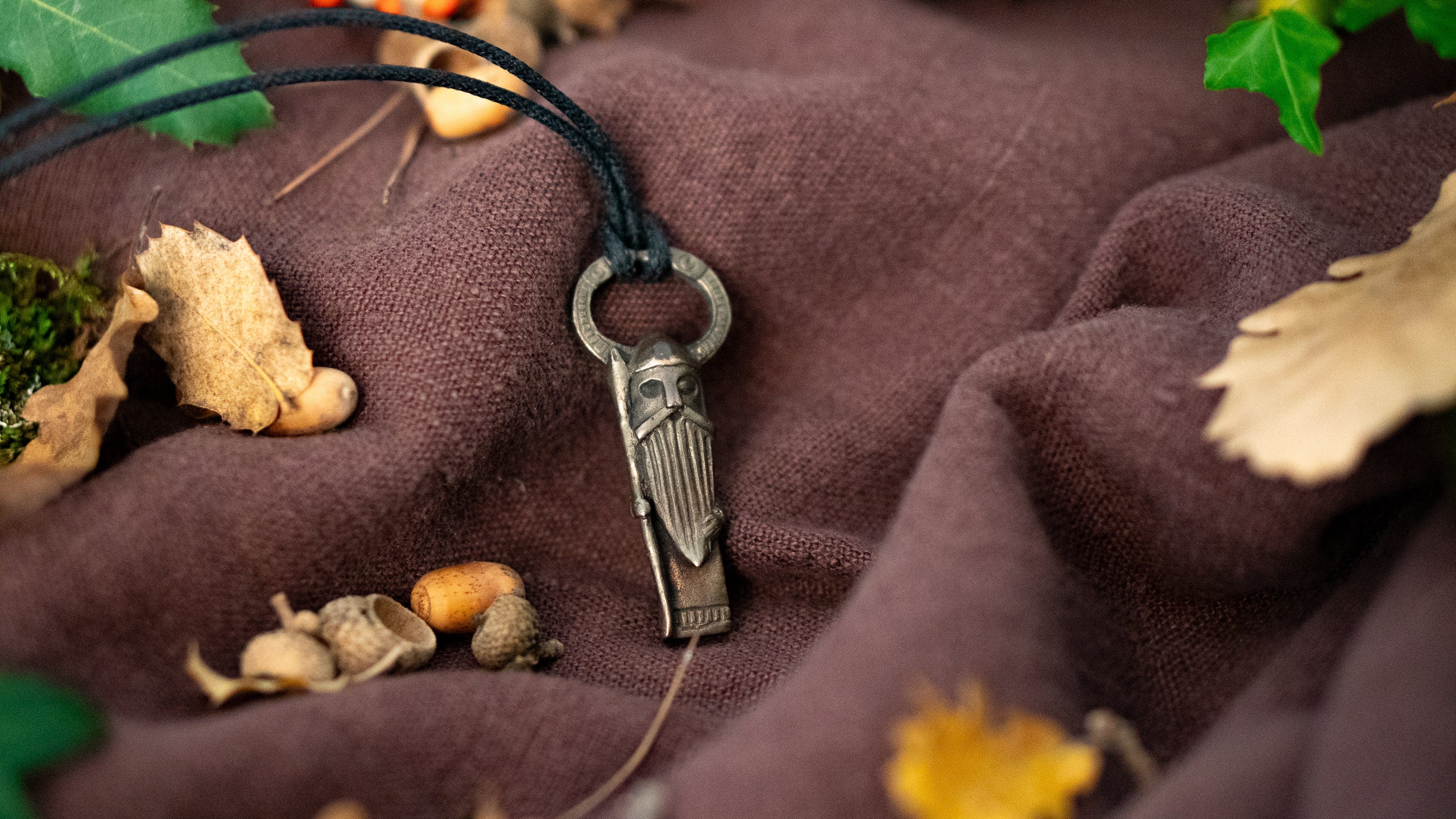 Viking Odin Necklace - Odin Norse myths inspired bronze pendant Viking Pagan amulett - Odinn
