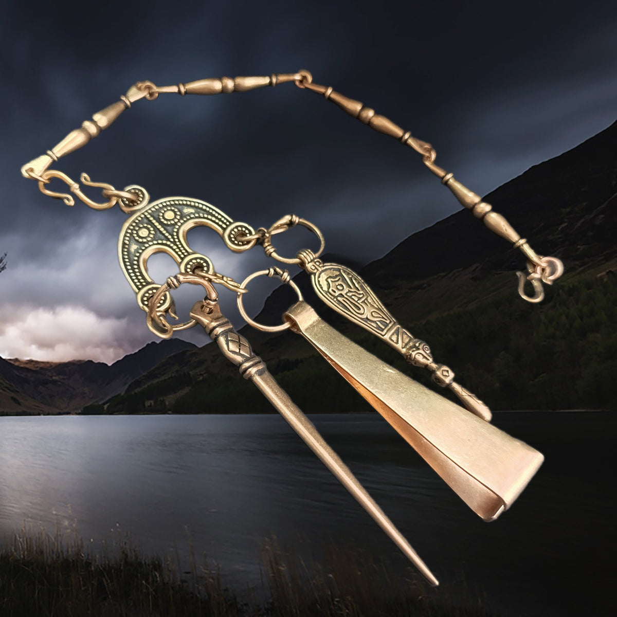 Viking Raven Necklace - Raven Head Viking Chain: Bronze Norse Necklace Replica