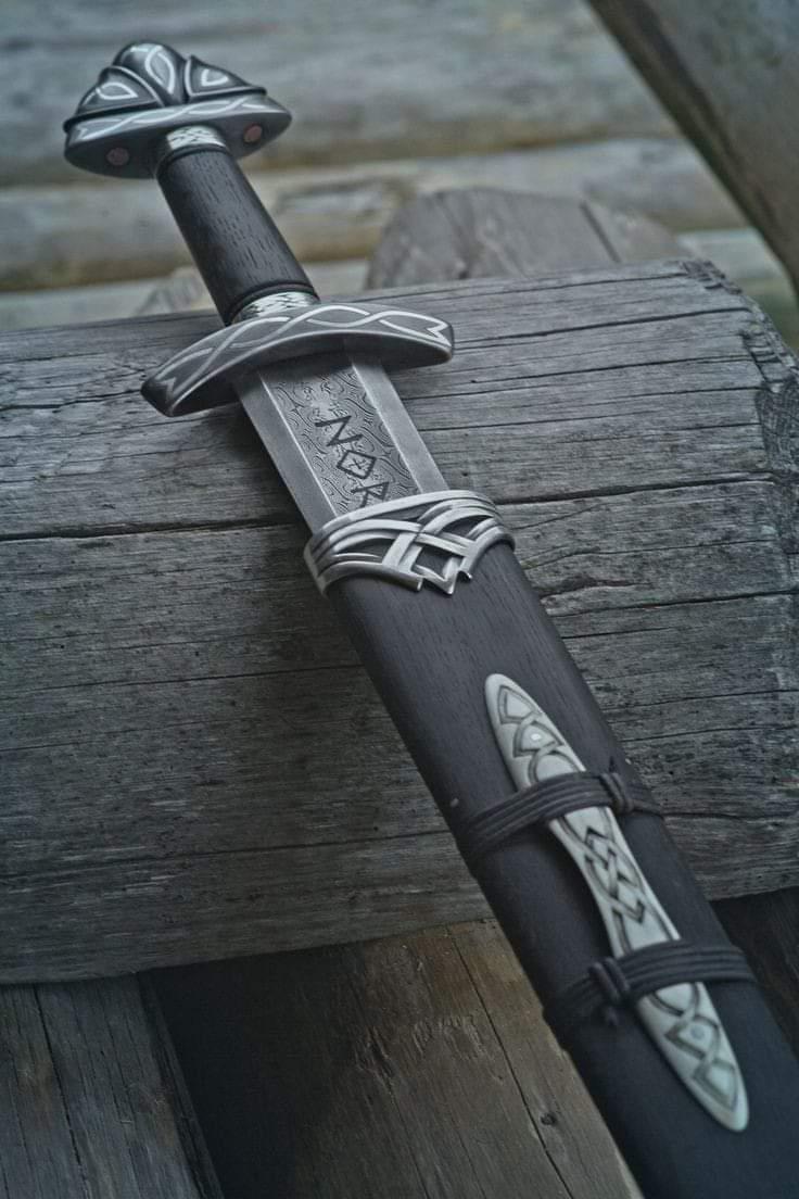 Viking Costume & LARP - Hand Crafted Northmen Damascus Steel Viking Sword, Custom Handmade Blade