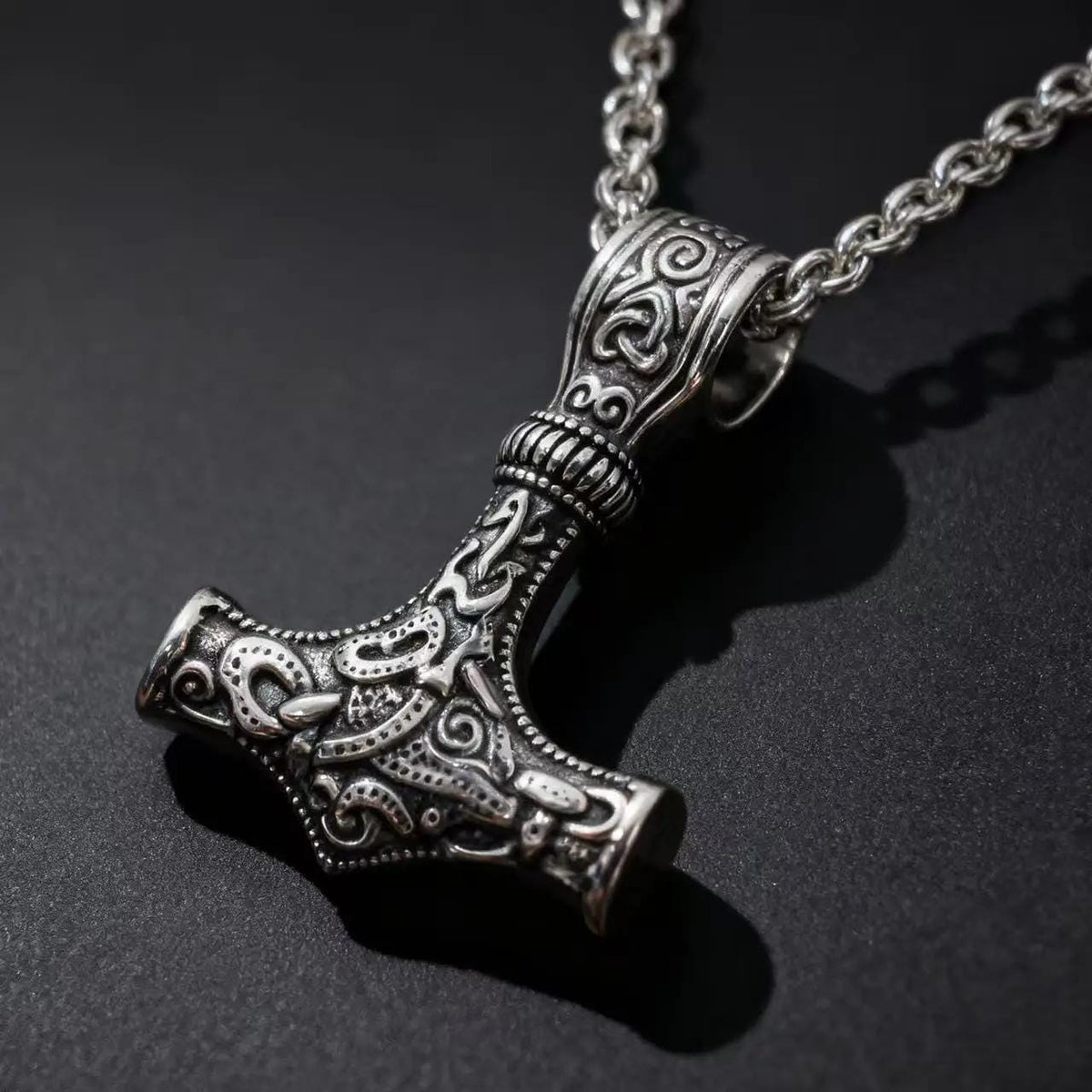 Viking Wolf Necklace - Men's Titanium Steel Viking Wolf Axe Pendant Necklace, Norse Mythology