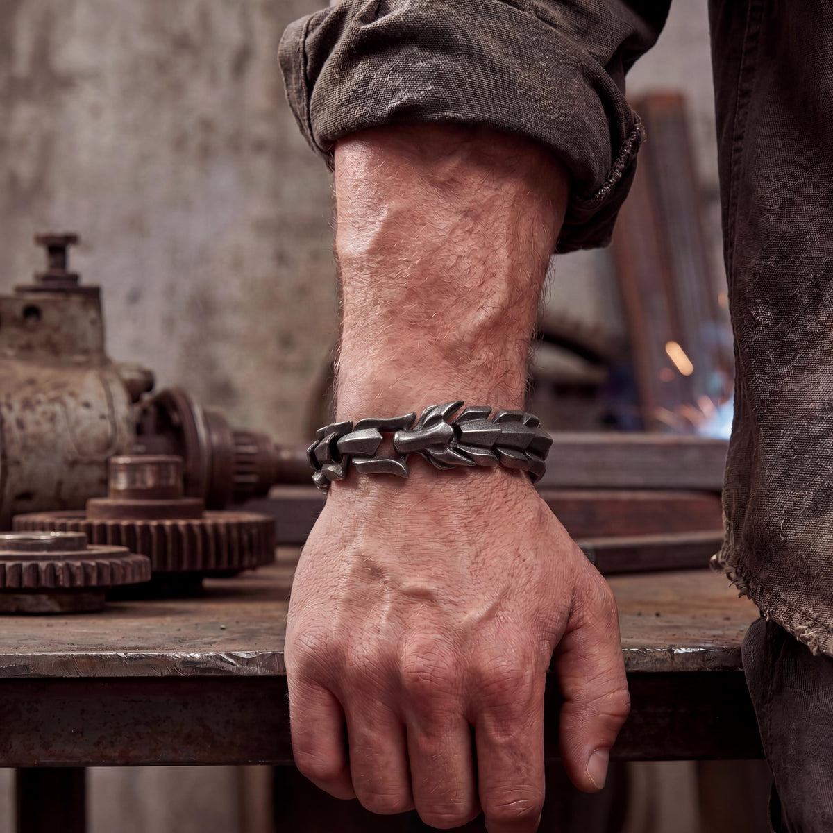 Viking Wolf Bracelet - New Nordic Viking stainless steel men's bracelet, thick wolf head bracelet