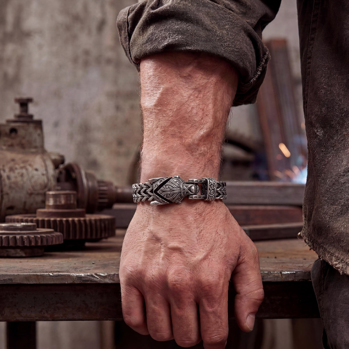Viking Wolf Bracelet - New Nordic Viking stainless steel men's bracelet, thick wolf head bracelet