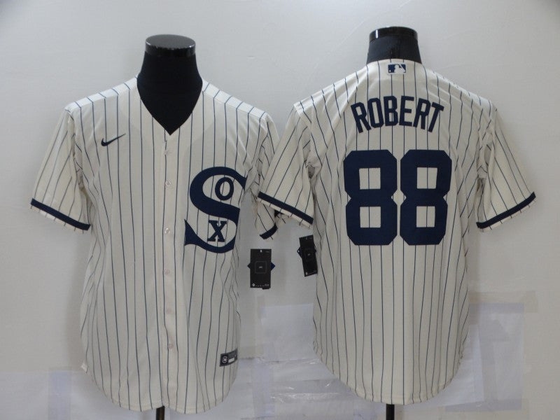 Luis Robert Chicago White Sox cream jersey