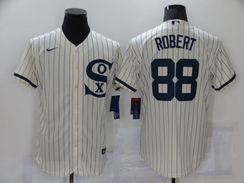 Luis Robert Chicago White Sox cream jersey
