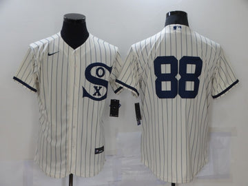 Luis Robert Chicago White Sox cream jersey