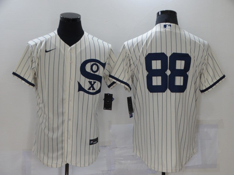 Luis Robert Chicago White Sox cream jersey